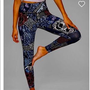 Athleta Patchwork 7/8 Salutation Tight